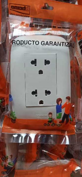 Toma con tierra para pared biticino